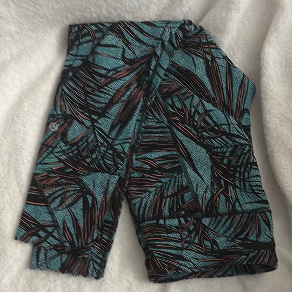 lululemon athletica Pants - Lululemon Tropical Leaf Print Leggings